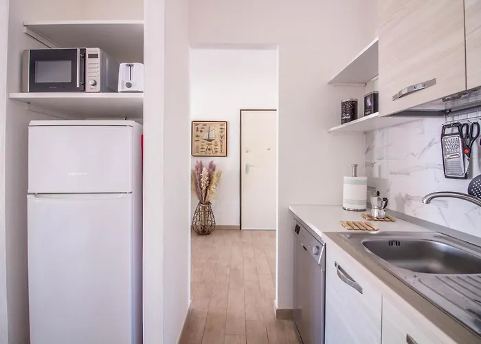Apartment Guesthost - Lovely Near The Beach! *
