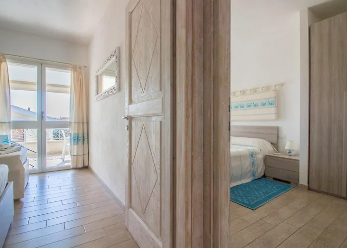 Guesthost - Lovely Near The Beach!