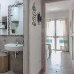 Guesthost - Lovely Near The Beach!