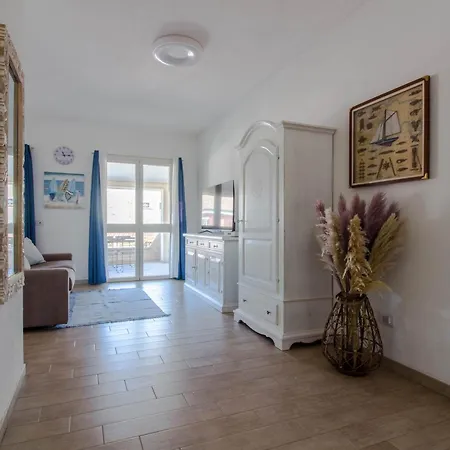 Apartment - Lovely Near The Beach! *